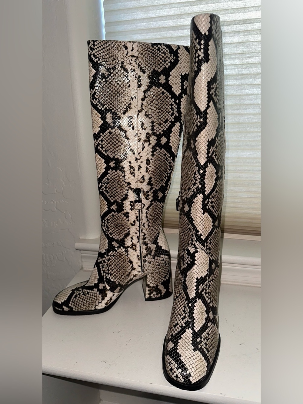 NWOT- Stuart Weitzman Luxe Python Snake Print Leather Knee High Boots Sz 7